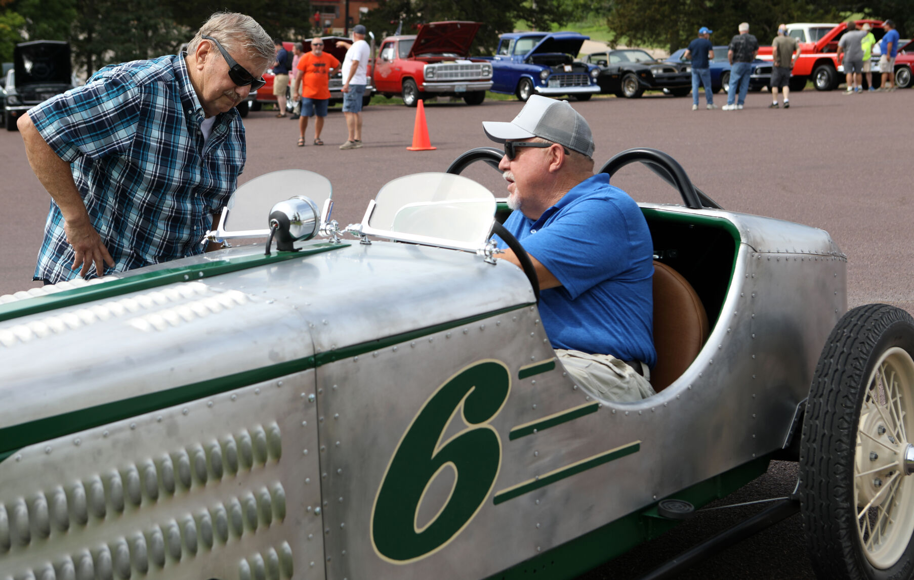 Larry Runnels and Jan Schmelz talk